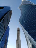 Небоскребы в голубом небе стоковая фотография Небоскребы в голубом небе стоковая фотография