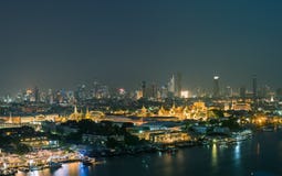 Невиденный взгляд панорамы nigth Таиланда большой дворец стоковые фото Невиденный взгляд панорамы nigth Таиланда большой дворец стоковые фото