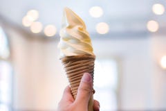 Нежность служила ванильное мороженое стоковое изображение rf Нежность служила ванильное мороженое стоковое изображение rf