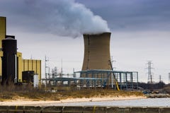 Новое строительство для того чтобы произвести более чистую энергию на угле увольняло щипок стоковые изображения Новое строительство для того чтобы произвести более чистую энергию на угле увольняло щипок стоковые изображения