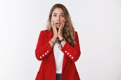 Новости слуха девушки сотрясая, задыхаясь реагировать изумили оглушенный Впечатленное безмолвное портрета трясло привлекательную стоковое изображение Новости слуха девушки сотрясая, задыхаясь реагировать изумили оглушенный Впечатленное безмолвное портрета трясло привлекательную стоковое изображение