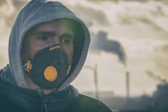 Носить реальный лицевой щиток гермошлема анти--загрязнения, анти--смога и вирусов стоковое фото rf Носить реальный лицевой щиток гермошлема анти--загрязнения, анти--смога и вирусов стоковое фото rf