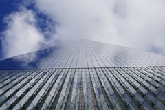 Нью-Йорк, США - ноябрь 2018: Нижний поднимающий вверх взгляд башни свободы финансового района в более низком Манхэттене, Нью-Йорк стоковые изображения Нью-Йорк, США - ноябрь 2018: Нижний поднимающий вверх взгляд башни свободы финансового района в более низком Манхэттене, Нью-Йорк стоковые изображения