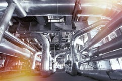 Оборудование, кабели и тубопровод как найдено внутри современного industr Стоковая Фотография Оборудование, кабели и тубопровод как найдено внутри современного industr Стоковая Фотография
