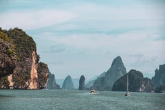 Образования утеса и острова в Gulf of Thailand стоковые фотографии rf Образования утеса и острова в Gulf of Thailand стоковые фотографии rf