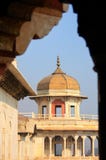 Обрамленный взгляд Musamman Burj в форте Агры, Уттар-Прадеш, Индии стоковое фото Обрамленный взгляд Musamman Burj в форте Агры, Уттар-Прадеш, Индии стоковое фото