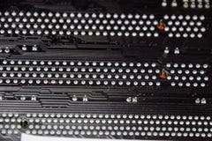 Обратная сторона microboard Припой контактов Припаянные части Электронная доска с электрическими деталями Стоковая Фотография Обратная сторона microboard Припой контактов Припаянные части Электронная доска с электрическими деталями Стоковая Фотография