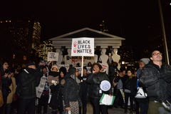 Община Торонто черная принимает действие в солидарности с протестующими Ferguson стоковое изображение rf Община Торонто черная принимает действие в солидарности с протестующими Ferguson стоковое изображение rf