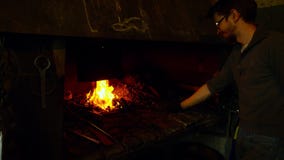 Огонь в печи кузнеца Огонь в печи кузнеца