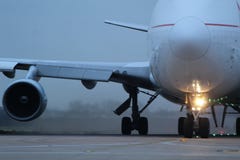 Огромное воздушное судно Боинга 747, один из ai мира самого красивого стоковые фотографии rf Огромное воздушное судно Боинга 747, один из ai мира самого красивого стоковые фотографии rf