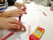 8-ое апреля 2019, Бангкок - Таиланд, рука покрасил художественное произведение на Swensen - центральное Radphaew стоковые фото 8-ое апреля 2019, Бангкок - Таиланд, рука покрасил художественное произведение на Swensen - центральное Radphaew стоковые фото