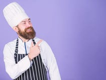 Он чемпион в кухне Идеальный шеф-повар с ясным взглядом Профессиональный шеф-повар в форме повара Счастливый бородатый человек вн стоковые фотографии rf Он чемпион в кухне Идеальный шеф-повар с ясным взглядом Профессиональный шеф-повар в форме повара Счастливый бородатый человек вн стоковые фотографии rf