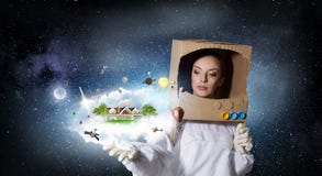 Она мечтает для того чтобы исследовать космос стоковая фотография rf Она мечтает для того чтобы исследовать космос стоковая фотография rf