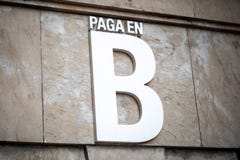 Оплата в деньгах черноты b в испанском стоковое фото rf Оплата в деньгах черноты b в испанском стоковое фото rf