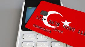 Оплата или стержень POS при кредитная карточка отличая флагом Турции Турецкие розничные коммерция или банковская система схематич стоковое фото rf Оплата или стержень POS при кредитная карточка отличая флагом Турции Турецкие розничные коммерция или банковская система схематич стоковое фото rf