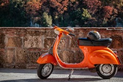 Оранжевое byke Vespa стоковые изображения Оранжевое byke Vespa стоковые изображения