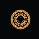 Орнамент от кругов с картинами от keyholes; лепестки; небольшие цветки и контур золота сердца в середине бесплатная иллюстрация Орнамент от кругов с картинами от keyholes; лепестки; небольшие цветки и контур золота сердца в середине бесплатная иллюстрация