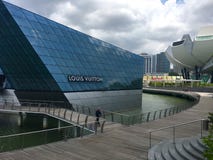 Особняк Louis Vuitton и музей изобразительных искусств науки на песках залива Марины стоковое фото Особняк Louis Vuitton и музей изобразительных искусств науки на песках залива Марины стоковое фото