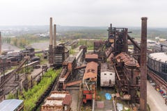 Острава, чехия - 17-ое апреля 2018: Панорамный взгляд более низкого района Vitkovice от башни болта в Остраве, чехословакском Rep стоковая фотография Острава, чехия - 17-ое апреля 2018: Панорамный взгляд более низкого района Vitkovice от башни болта в Остраве, чехословакском Rep стоковая фотография