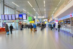 Отклонение Hall 2 bagage путешественников, авиапорт Schiphol Стоковые Фото Отклонение Hall 2 bagage путешественников, авиапорт Schiphol Стоковые Фото