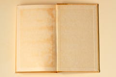 Открытый пробел старой книги ( стоковые изображения rf Открытый пробел старой книги ( стоковые изображения rf