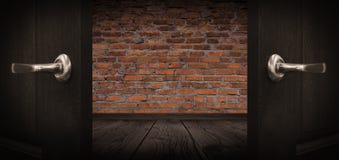 Открыть дверь, волшебный праздник стоковая фотография rf Открыть дверь, волшебный праздник стоковая фотография rf