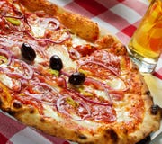 Пицца Pepperoni стоковые изображения rf Пицца Pepperoni стоковые изображения rf