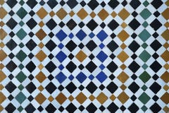 Очень популярная, красочная работа Zellige, старый морокканский симметричный tiling, стена мозаики в Marrakesh, Марокко стоковое фото Очень популярная, красочная работа Zellige, старый морокканский симметричный tiling, стена мозаики в Marrakesh, Марокко стоковое фото