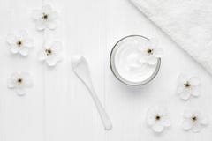 Очистите cream косметическую органическую травяную сторону, косметологию лосьона обработки skincare тела здоровую естественную стоковое изображение Очистите cream косметическую органическую травяную сторону, косметологию лосьона обработки skincare тела здоровую естественную стоковое изображение