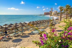 Пляж Benalmadena, провинция Малаги, Андалусия, Испания Пляж Benalmadena, провинция Малаги, Андалусия, Испания