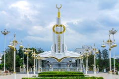 Памятник Ашхабада с венком стоковое изображение Памятник Ашхабада с венком стоковое изображение