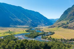 Панорама Chulyshman River Valley, района Ulagansky, республики Altai, России стоковое фото Панорама Chulyshman River Valley, района Ulagansky, республики Altai, России стоковое фото