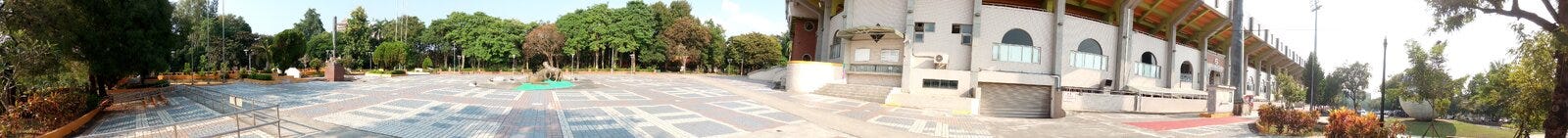 Панорама - площадь вне бейсбольного стадиона города Chiayi стоковая фотография rf Панорама - площадь вне бейсбольного стадиона города Chiayi стоковая фотография rf