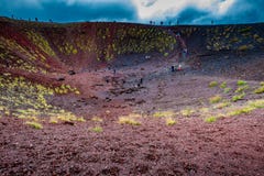Панорамный вид национального парка Этна вулканического ландшафта с кратером, Сицилией стоковое фото Панорамный вид национального парка Этна вулканического ландшафта с кратером, Сицилией стоковое фото