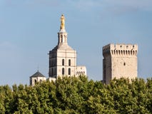 Папский дворец, исторический дворец расположенный в Авиньоне, южной Франции Оно одно из самое большое и самое важное средневеково стоковая фотография Папский дворец, исторический дворец расположенный в Авиньоне, южной Франции Оно одно из самое большое и самое важное средневеково стоковая фотография