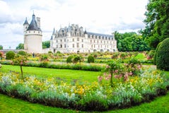 Парк замка de Chenonceau французский замок spanning река Шер, около малой деревни Chenonceaux внутри стоковое изображение Парк замка de Chenonceau французский замок spanning река Шер, около малой деревни Chenonceaux внутри стоковое изображение