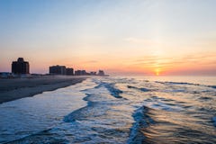 Песчаный пляж в пляже города ventnor в Атлантик-Сити, Нью-Джерси a стоковые изображения Песчаный пляж в пляже города ventnor в Атлантик-Сити, Нью-Джерси a стоковые изображения