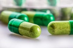 Пилюльки таблетки Капсула пилюльки вороха optometrist глаза диаграммы предпосылки медицинский Конец-вверх кучи таблеток желтого з стоковые фото Пилюльки таблетки Капсула пилюльки вороха optometrist глаза диаграммы предпосылки медицинский Конец-вверх кучи таблеток желтого з стоковые фото
