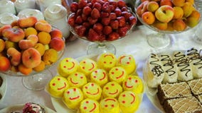 Плодоовощ украшения таблицы приема, cacke, шампанское Плодоовощ украшения таблицы приема, cacke, шампанское
