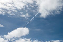 Плоское скрещивание небо от облака, который нужно заволочь стоковое фото Плоское скрещивание небо от облака, который нужно заволочь стоковое фото