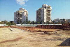 Подготовка сайта для башни резиденции рассказа конструкции 15 Стоковая Фотография RF Подготовка сайта для башни резиденции рассказа конструкции 15 Стоковая Фотография RF