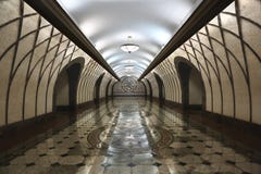 Подземная современная дорожка внутренняя Алма-Ата Казахстан стоковые изображения rf Подземная современная дорожка внутренняя Алма-Ата Казахстан стоковые изображения rf