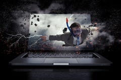 Поглощенный работой или технологиями Мультимедиа стоковые фотографии rf Поглощенный работой или технологиями Мультимедиа стоковые фотографии rf