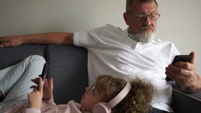 Порно видео бабушка дедушка внук внучка Порно видео бабушка дедушка внук внучка