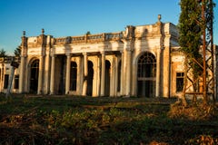 Получившаяся отказ разрушанная станция-Kelasuri поезда Abhazia стоковые фотографии rf Получившаяся отказ разрушанная станция-Kelasuri поезда Abhazia стоковые фотографии rf