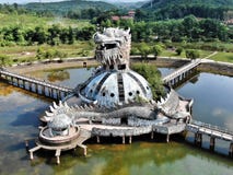 Получившийся отказ дракон в waterpark стоковые фотографии rf Получившийся отказ дракон в waterpark стоковые фотографии rf