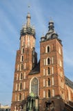 ПОЛЬША, КРАКОВ - НОЯБРЬ 2018: Церковь Mariacki на рыночной площади в Краков, Польше стоковая фотография rf ПОЛЬША, КРАКОВ - НОЯБРЬ 2018: Церковь Mariacki на рыночной площади в Краков, Польше стоковая фотография rf