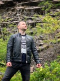 Портрет человека во время мероприятий на свежем воздухе стоковые фото Портрет человека во время мероприятий на свежем воздухе стоковые фото