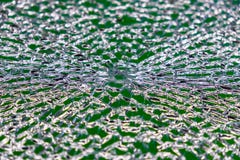Поступок злого хулиганства Сломленная стеклянная стена нового павильона станции метро E стоковая фотография rf Поступок злого хулиганства Сломленная стеклянная стена нового павильона станции метро E стоковая фотография rf