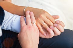 Потолок в церков с иллюминатором взгляд лампы церков снизу стоковые фотографии rf Потолок в церков с иллюминатором взгляд лампы церков снизу стоковые фотографии rf